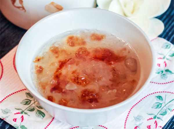 桃胶皂角米炖燕窝的做法