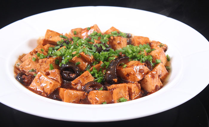 即食海参的吃法：海参木耳烧豆腐