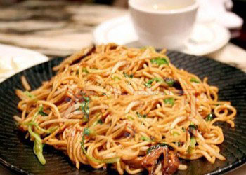 海参炒面的家常做法