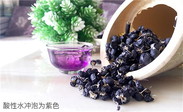 黑枸杞泡水喝的好处