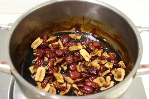 阿胶该怎么吃？当零食吃咯！解锁阿胶红枣糕做法，益气补血还养颜